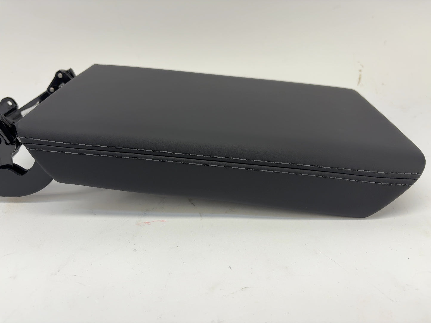 2026 Tesla Model Y Juniper Center Console Armrest 1987591-50-F