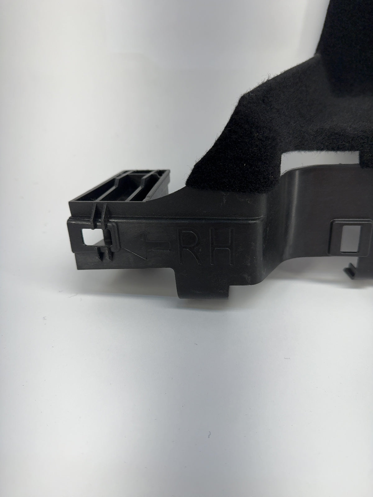 2026 Tesla Model Y Juniper Right Pocket Bracket 1935959-50-E