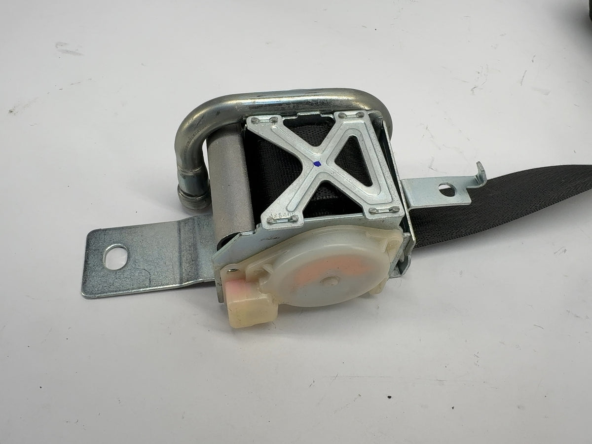 2015 Tesla Model S Front Left Seatbelt With Pretensioner 1019468-02-C