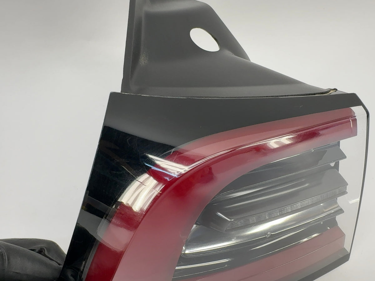 2018 Tesla Model 3 Tail Lamp Rear Bodyside Left 1077397-79-E