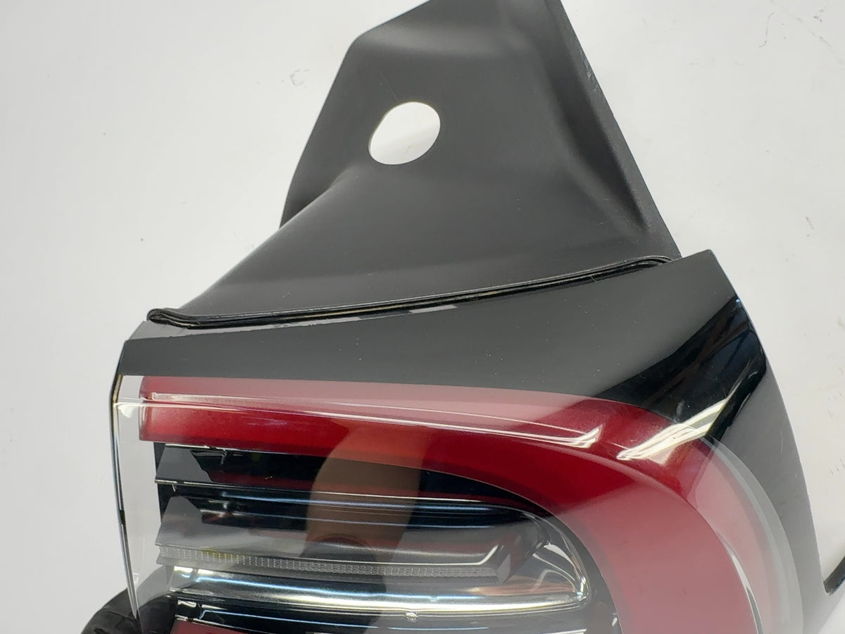 2021-2025 Tesla Model 3 Right Tail Lamp Quarter Mounted Global 1502087-00-D