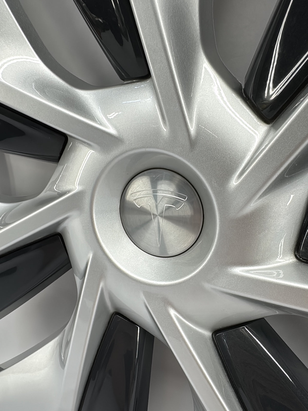 2021 Tesla Model Y Wheel Cover 19 Inch Gemini Silver 1044235-00-B