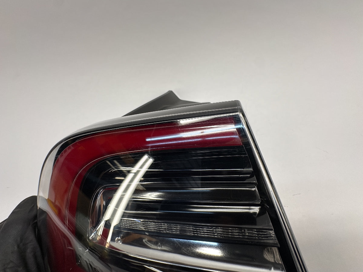 2020-2023 Tesla Model 3 Tail Lamp Rear Bodyside Left 1077397-00-H