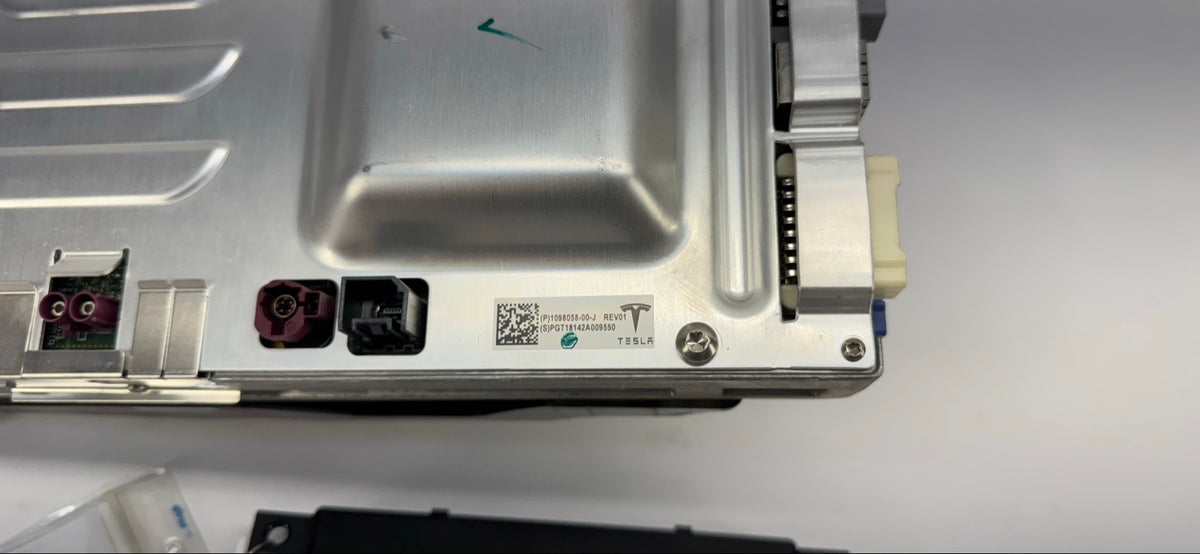 2018 Tesla Model 3 Car Computer With Security Module 1098058-00-J