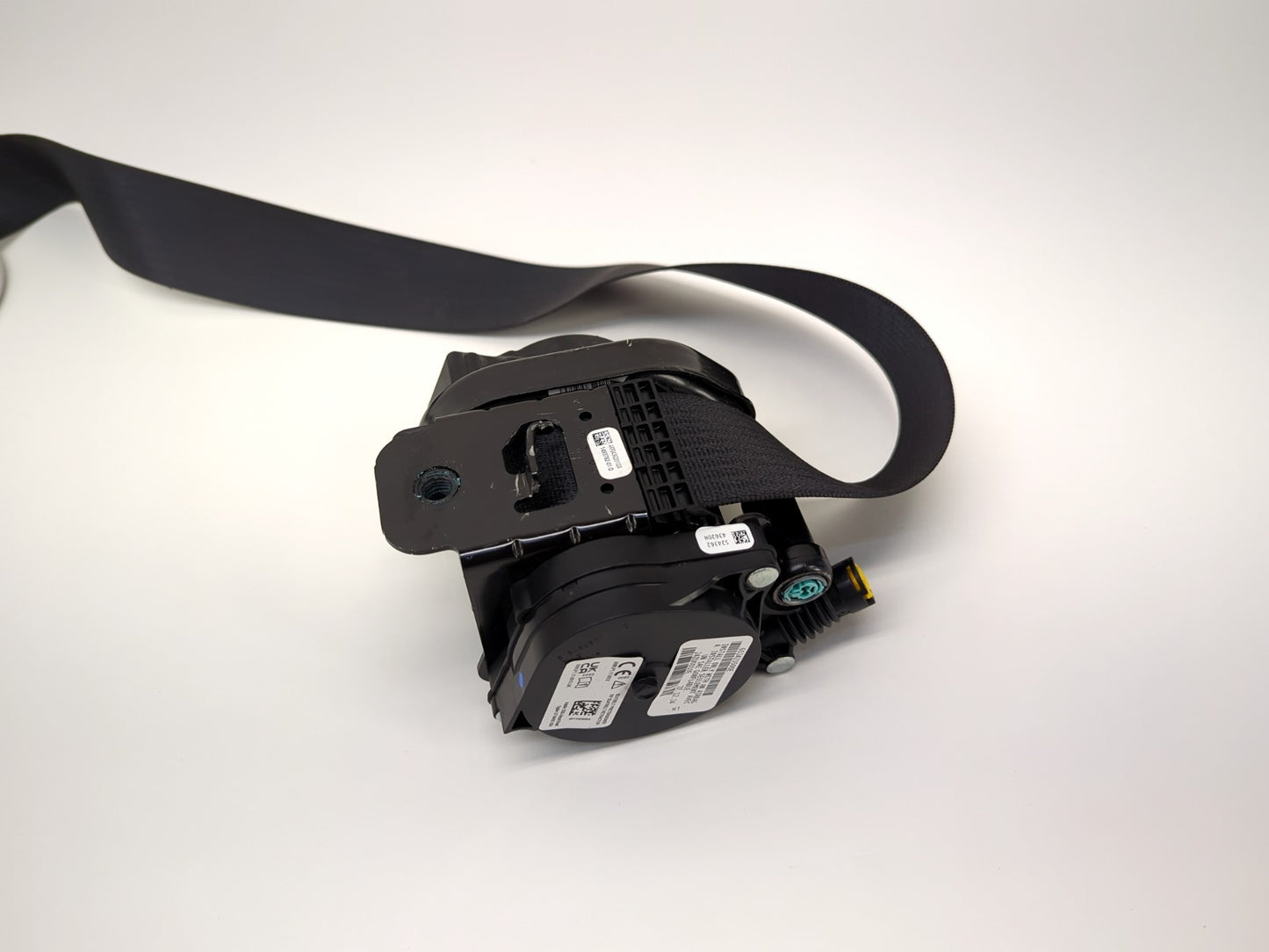 2023-2025 Tesla Model Y Front Left Seat Belt w Prentensioner 1493782-01-D