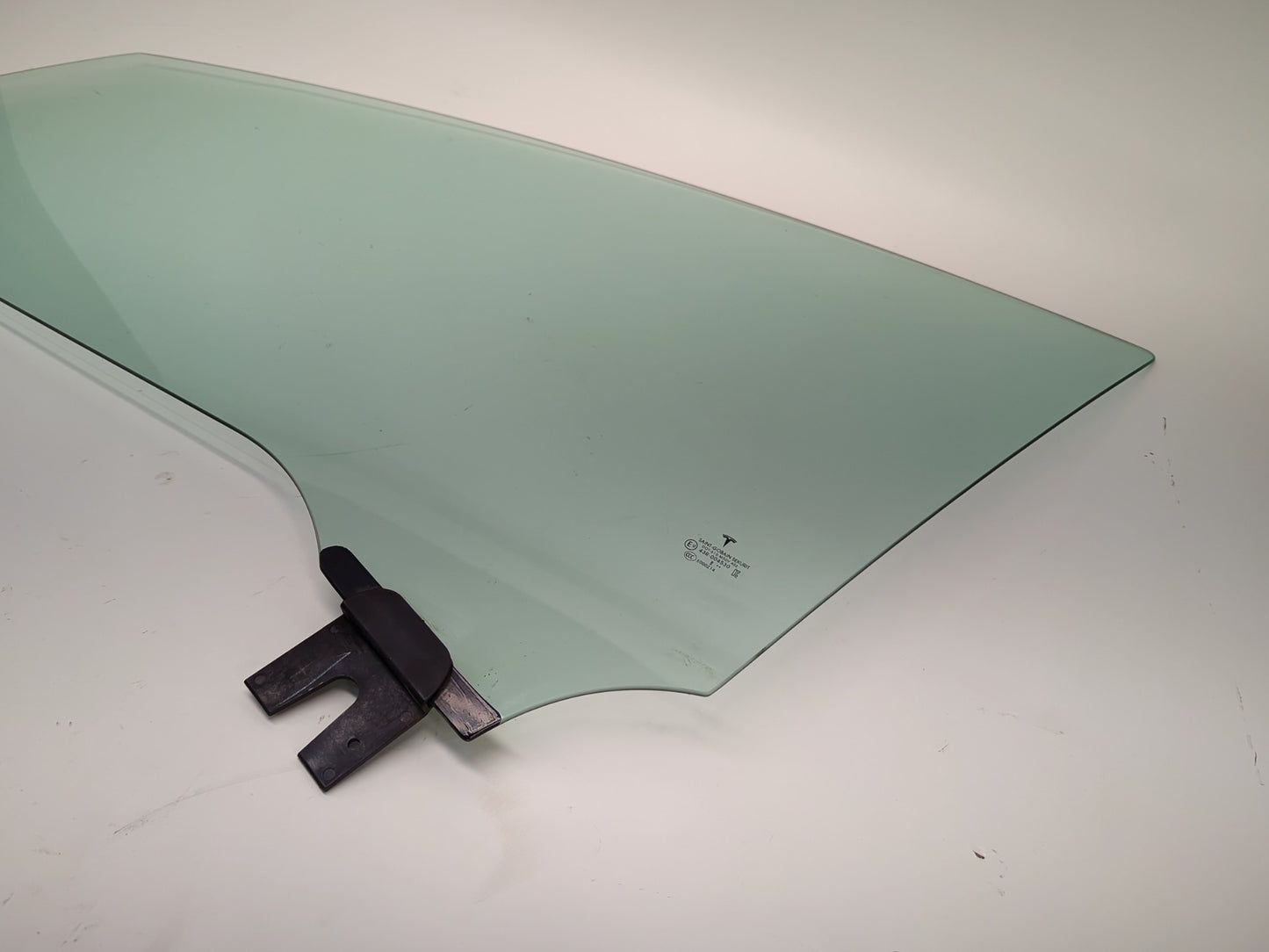 2018 Tesla Model X Front Left Door Glass 1028822-00-J