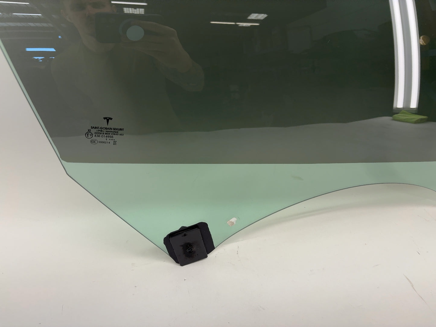 2022 Tesla Model 3 Front Right Door Glass Laminated 1568568-00-C