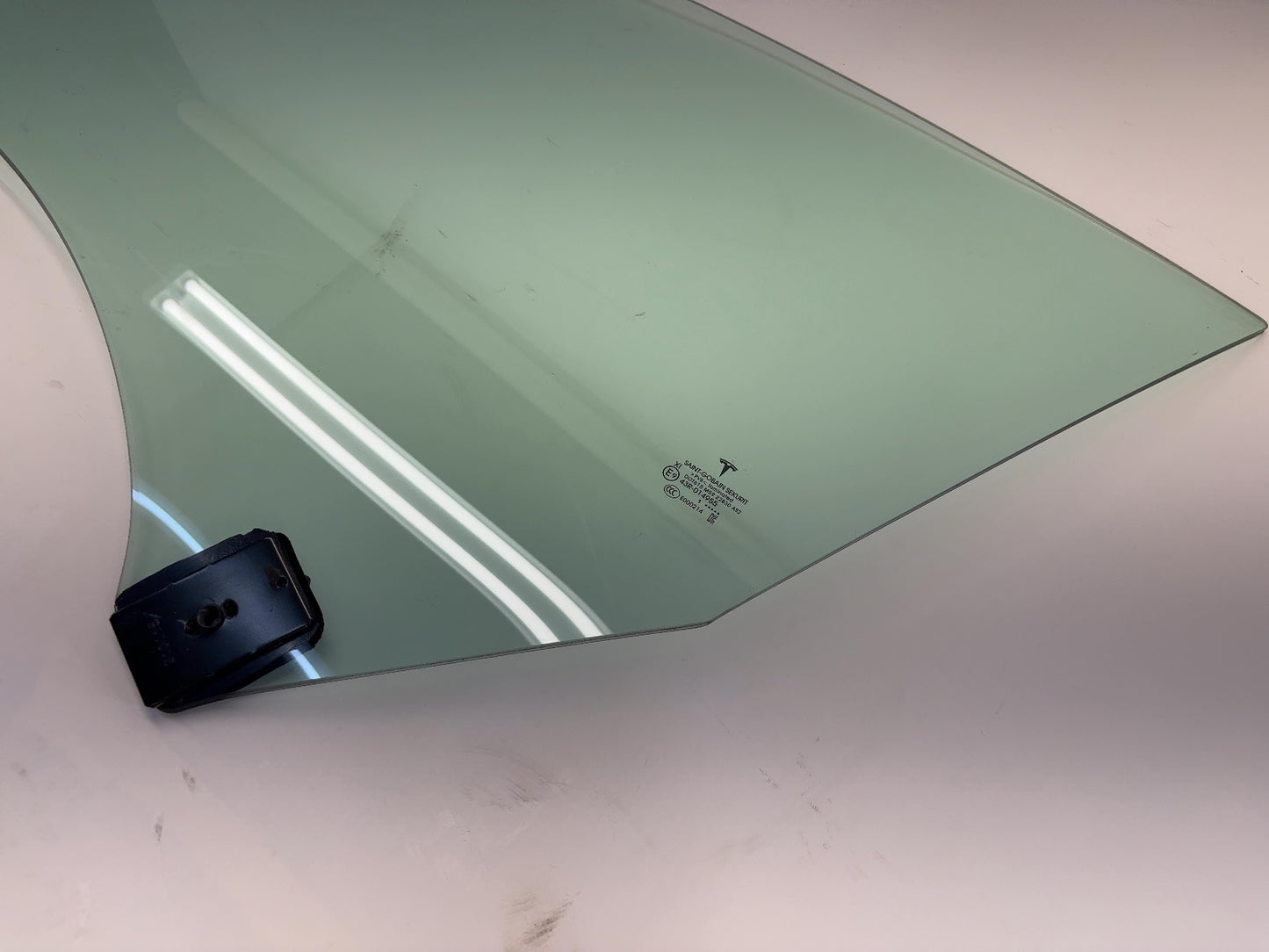 2021-2024 Tesla Model 3 Front Left Door Glass Laminated 1568570-00-C