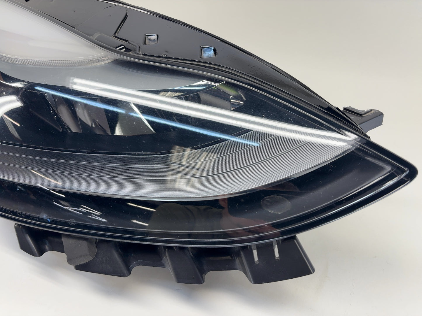 2022-2023 Tesla Model Y Global Headlamp Right 1514953-00-D