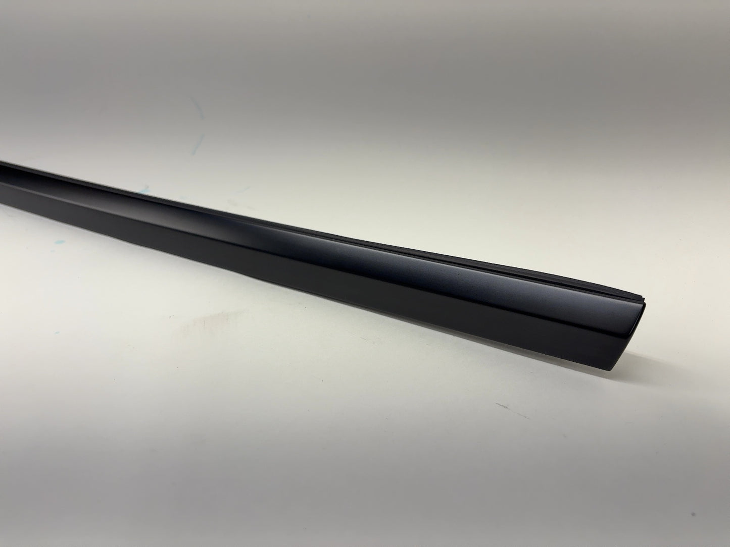 2025 Tesla Model 3 Highland Front Left Door Belt Molding 1873571-99-A