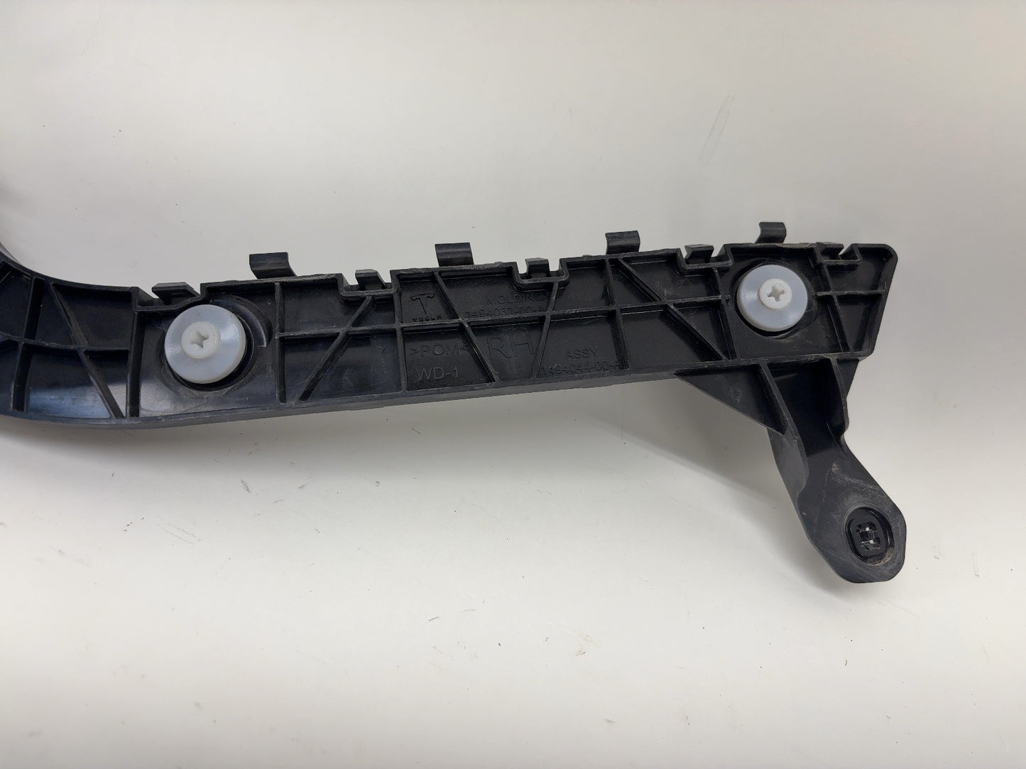 2023 Tesla Model Y Rear Right Bumper Retainer Bracket 1494037-00-A