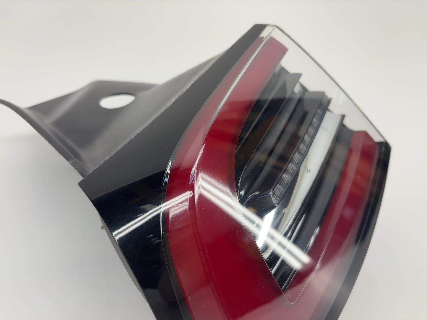 2021-2022 Tesla Model 3 Tail Lamp Rear Bodyside Left 1077397-00-H