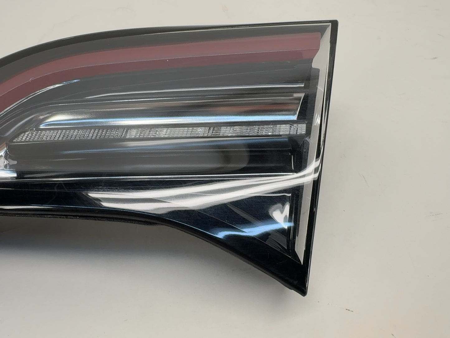 2021-2022 Tesla Model 3 Right Tail Lamp Trunk Mounted 1077402-00-G