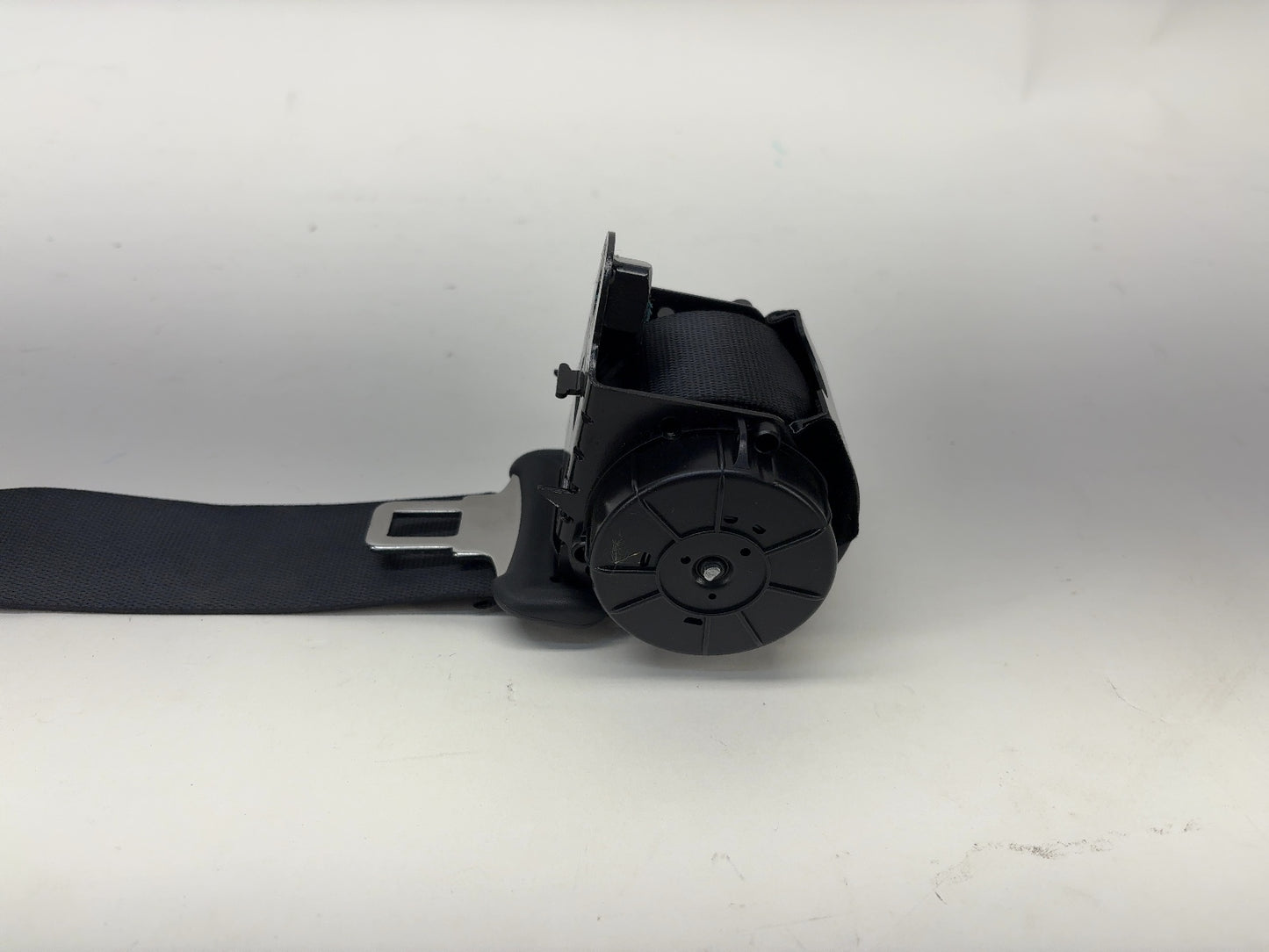 2024 Tesla Model 3 Highland Second Row Center Seat Belt Retractor 1856807-N1-D