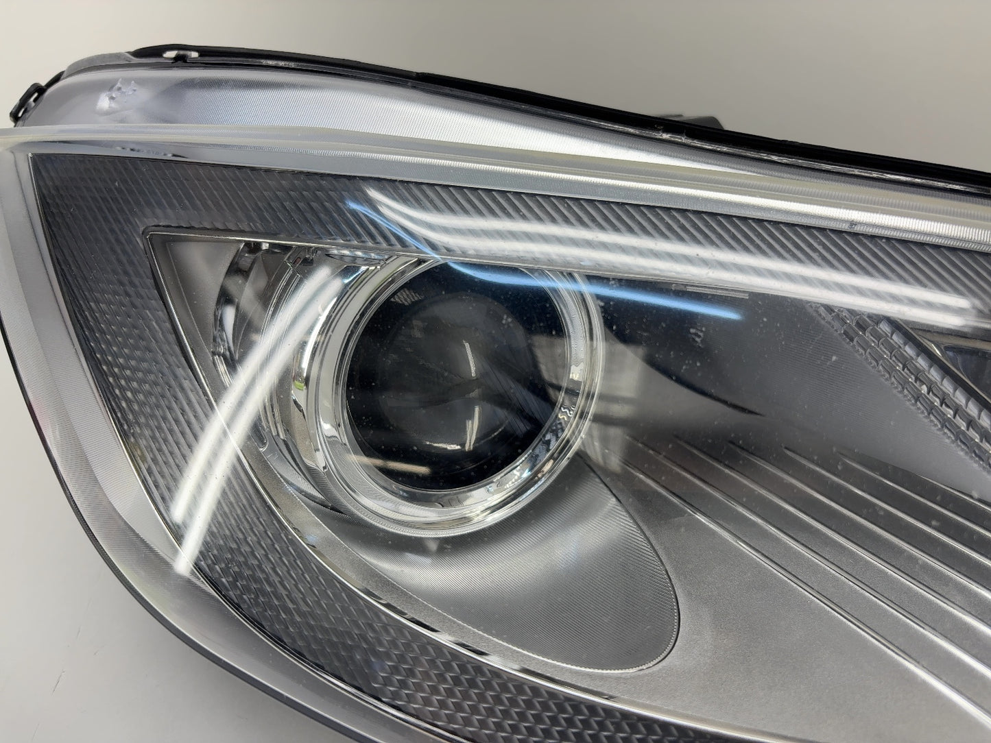 2015 Tesla Model S Right Headlamp 6005907-00-D