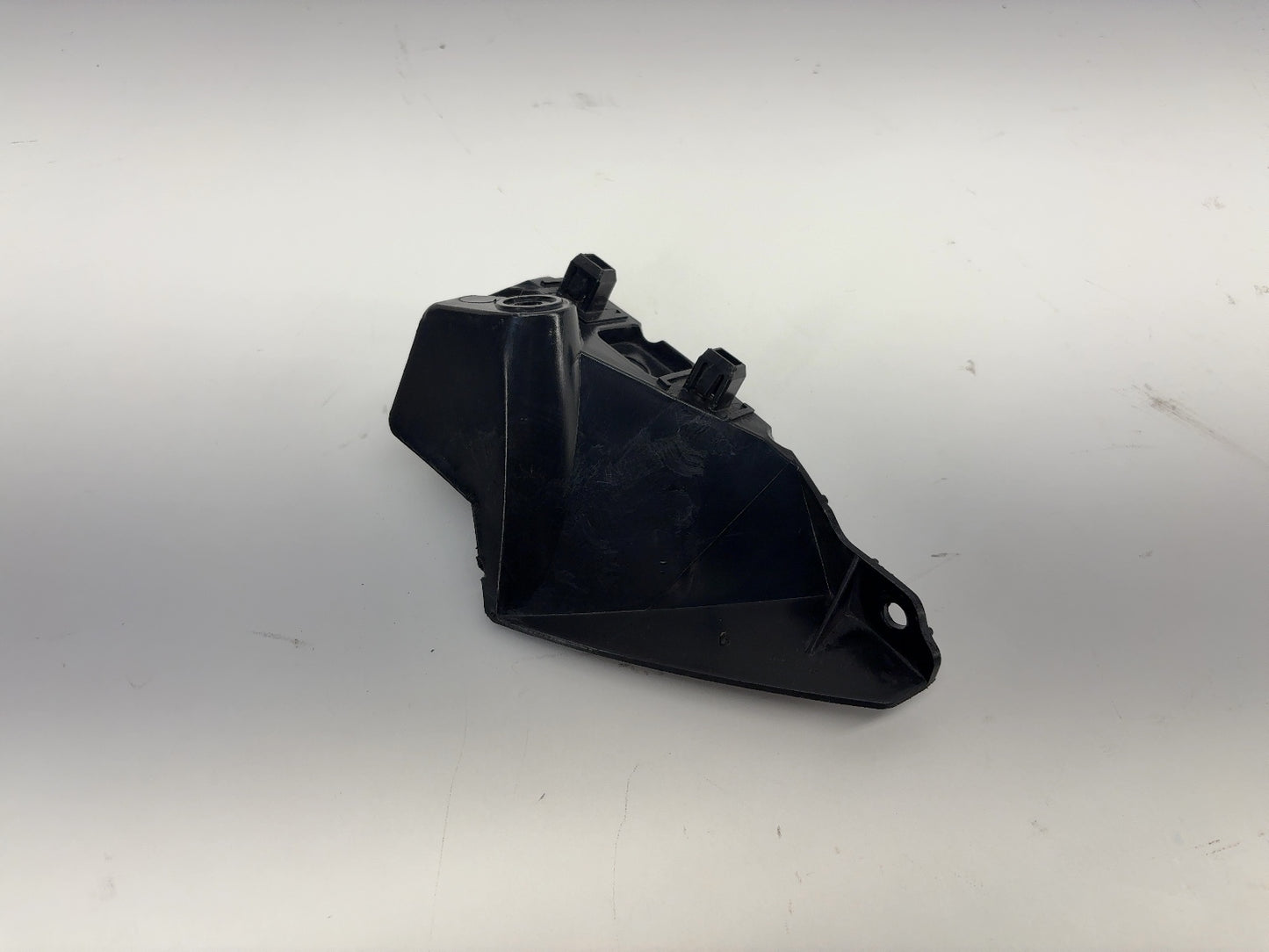 2015 Tesla Model S Fender Bracket Right 6008821-00-D