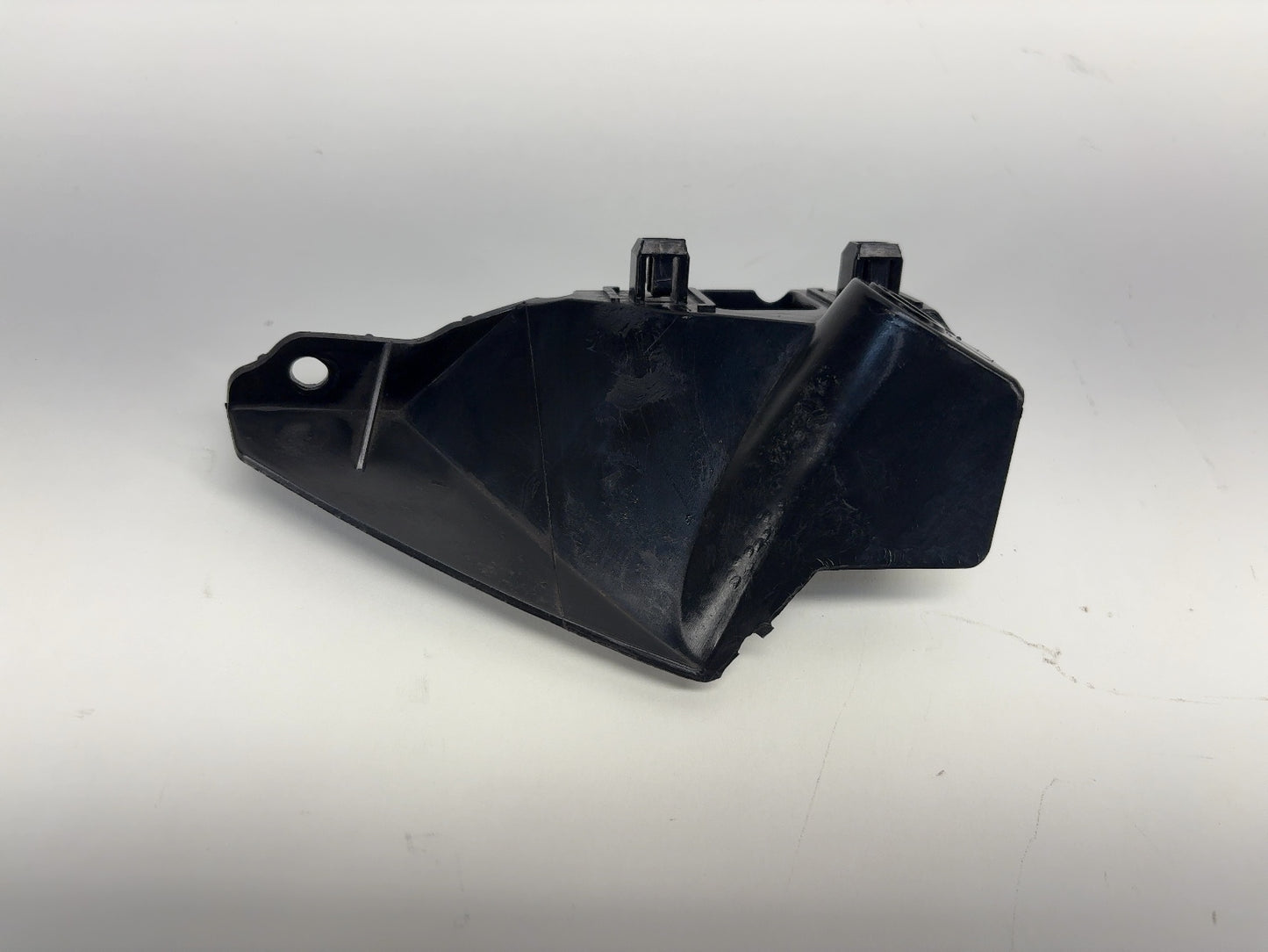 2015 Tesla Model S Fender Bracket Left 6005888-00-D