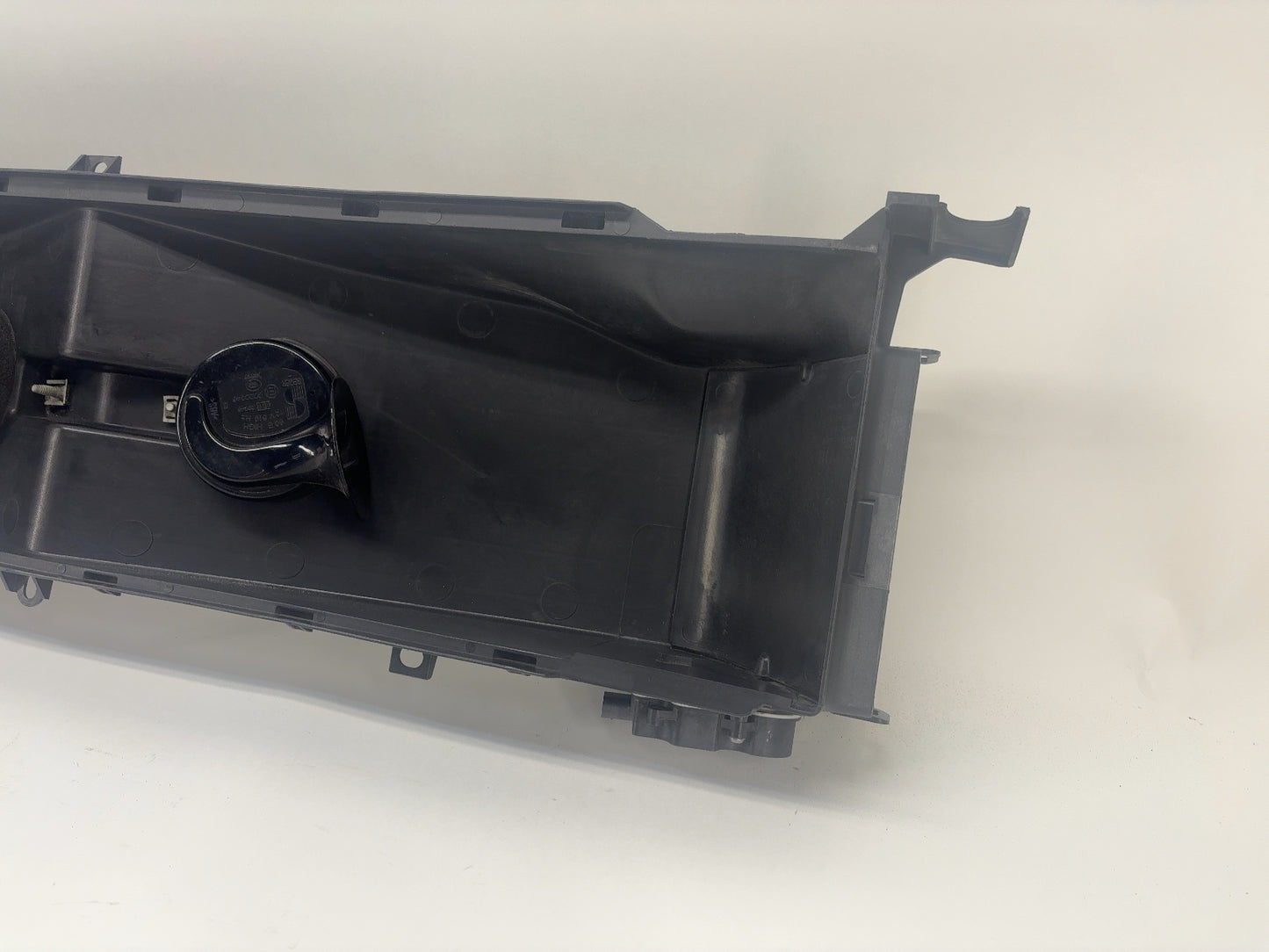 2015 Tesla Model S Active Louver Center 1007256-00-K
