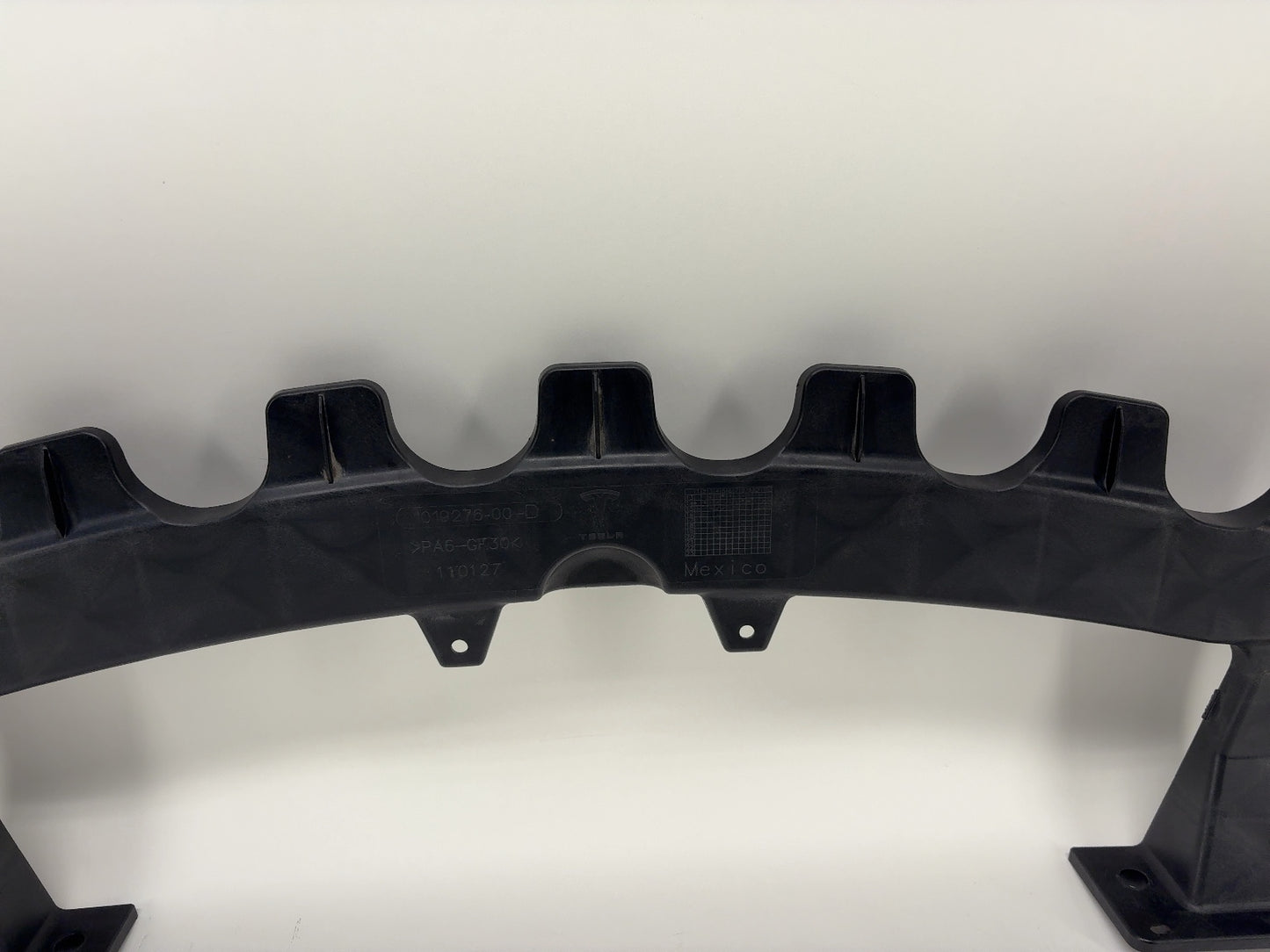 2015 Tesla Model S Front Ankle Catcher Plastic 1019276-00-D