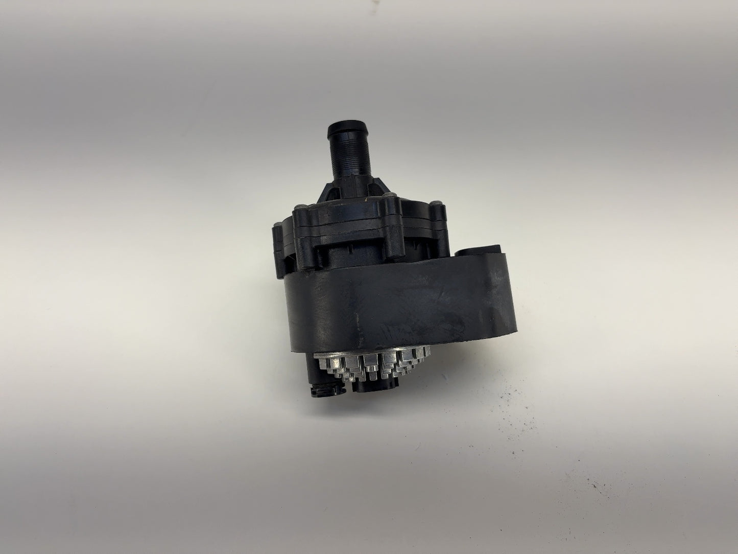 2015 Tesla Model S Coolant Pump 1067473-00-H