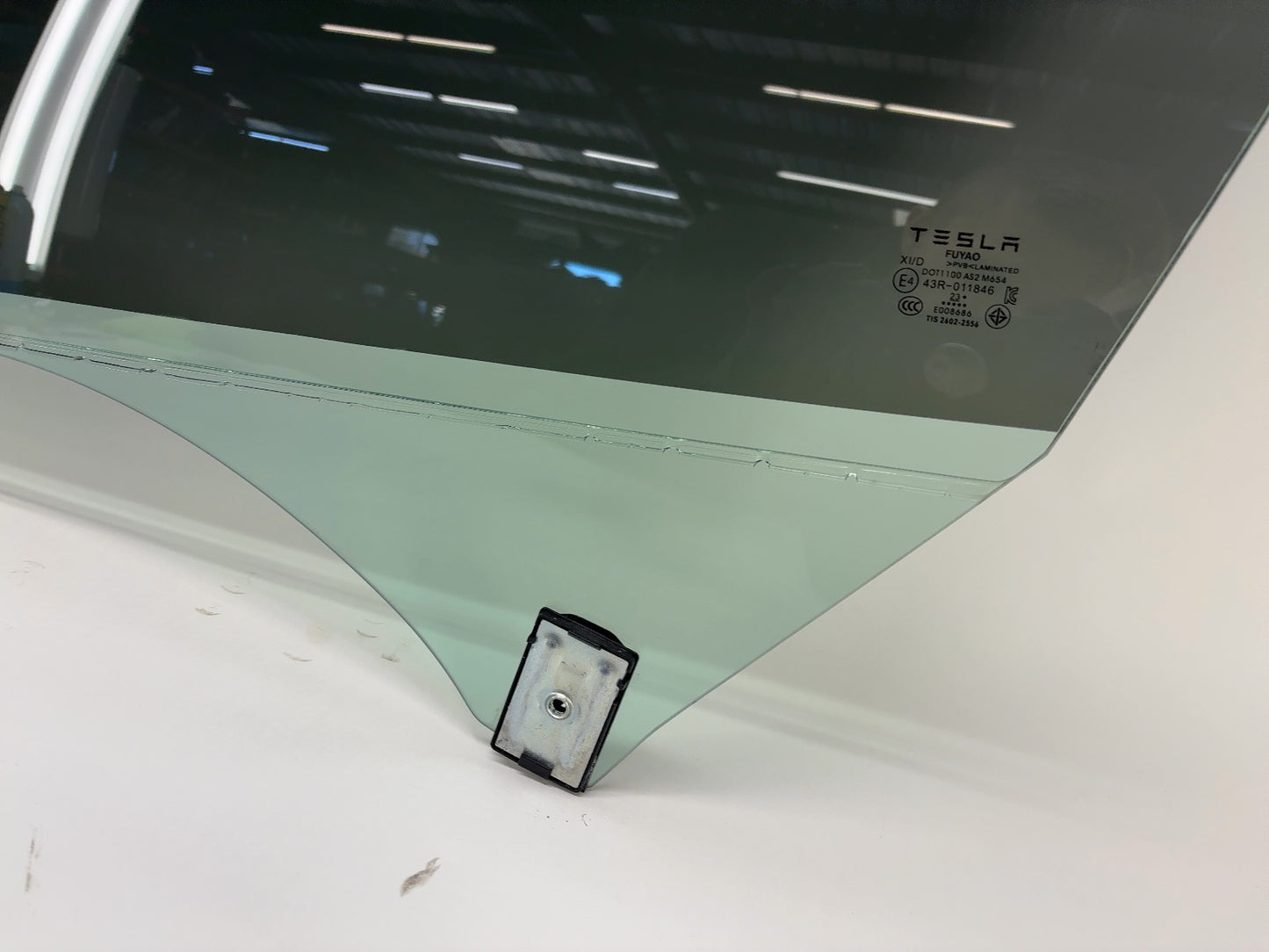 2024-2025 Tesla Model 3 Highland Front Left Door Glass Laminated 1768719-00-D