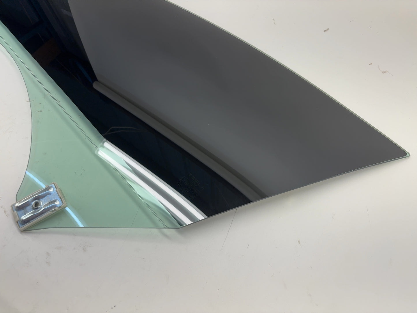 2024-2025 Tesla Model 3 Highland Front Left Door Glass Laminated 1768719-00-D