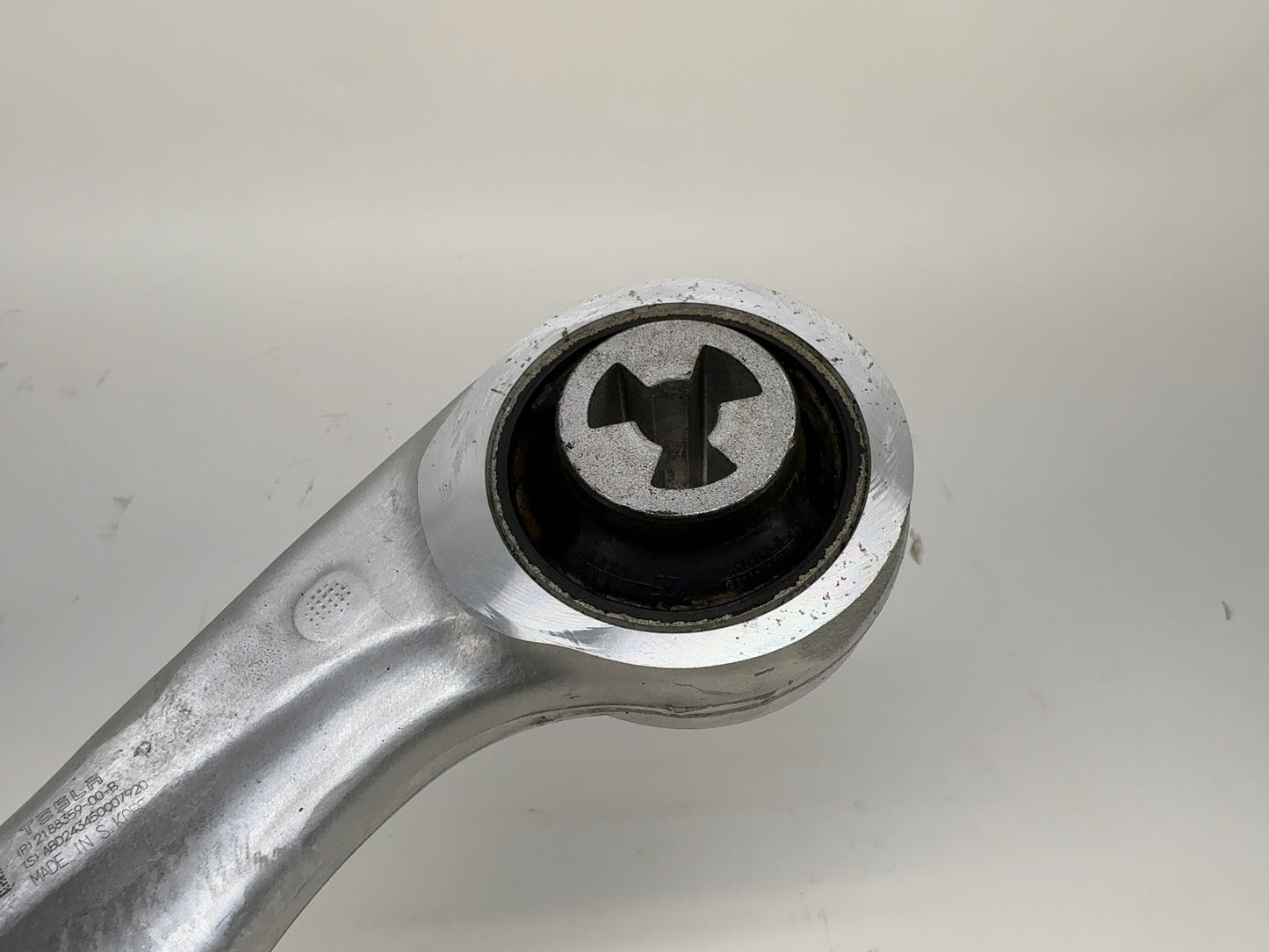 2026 Tesla Model Y Juniper Front Right Lower Control Arm Curved 2188359-00-B