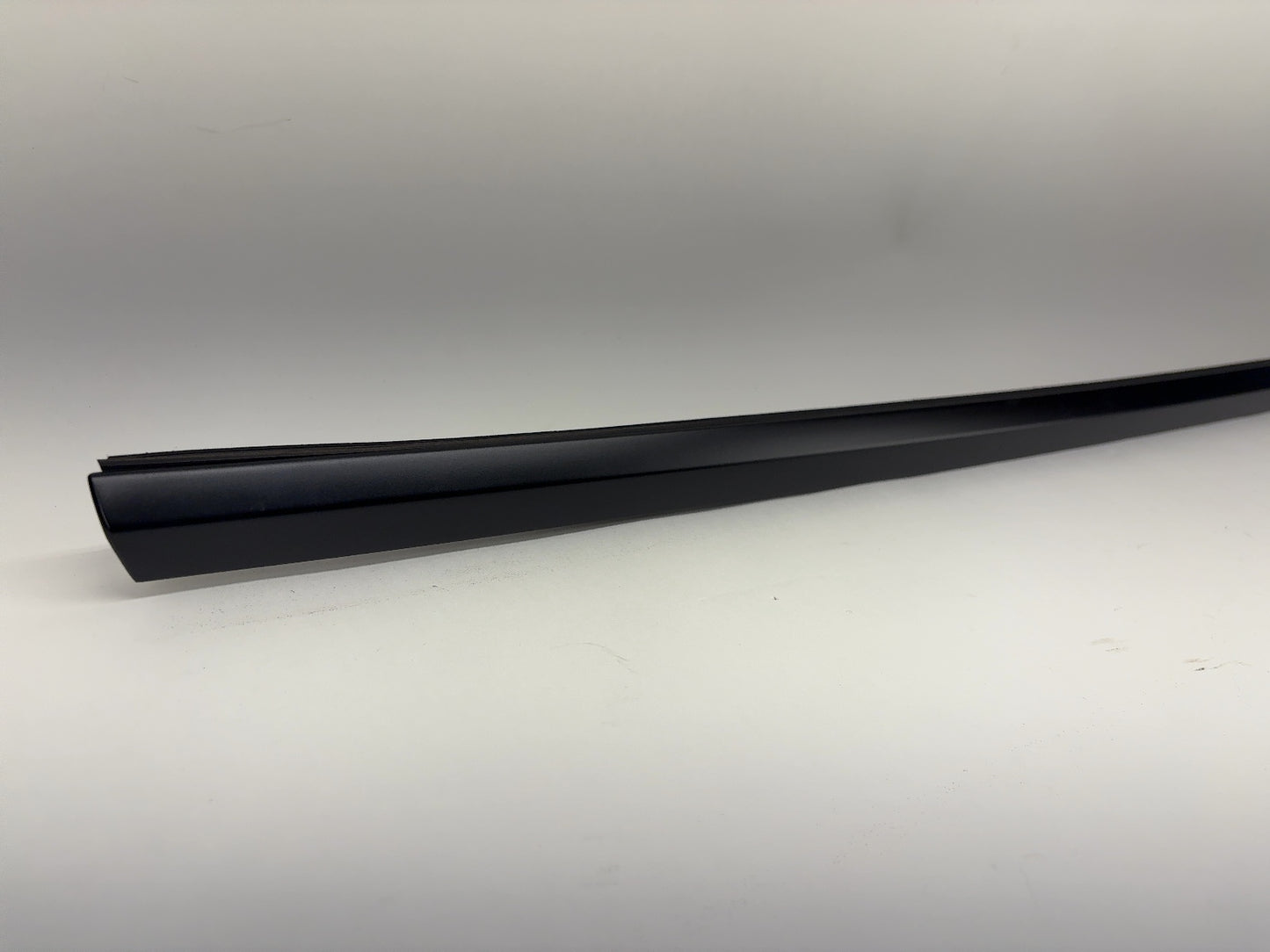 2026 Tesla Model Y Juniper Front Right Door Belt Molding 2022804-21-A