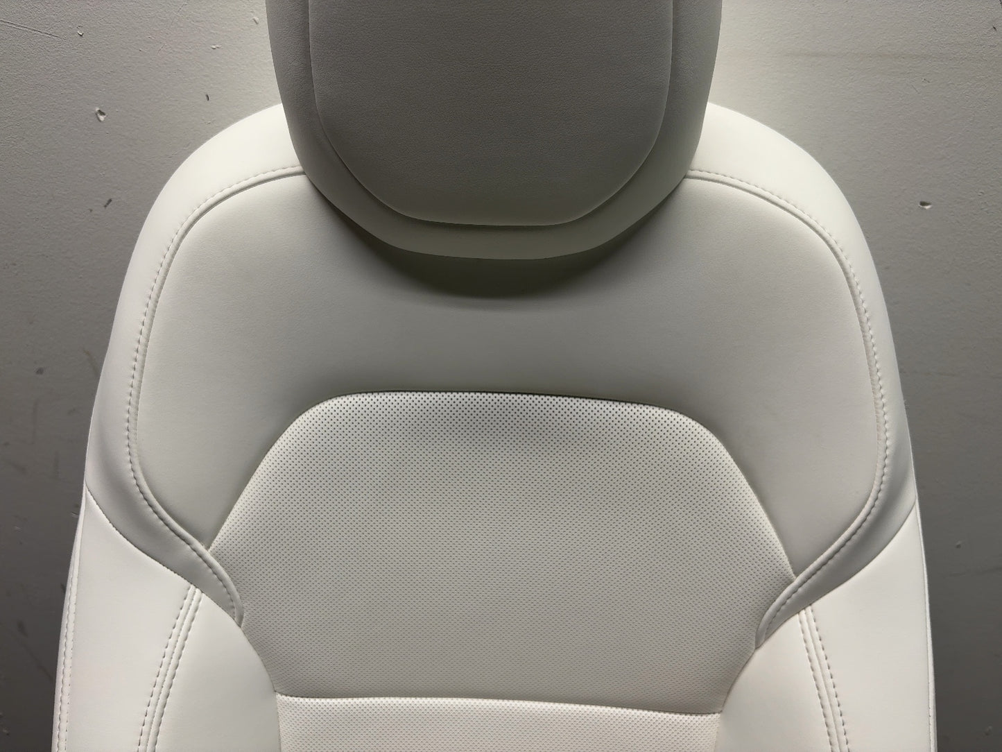 2025 Tesla Model Y Juniper Front Right Seat Assembly 2700041-F2-A