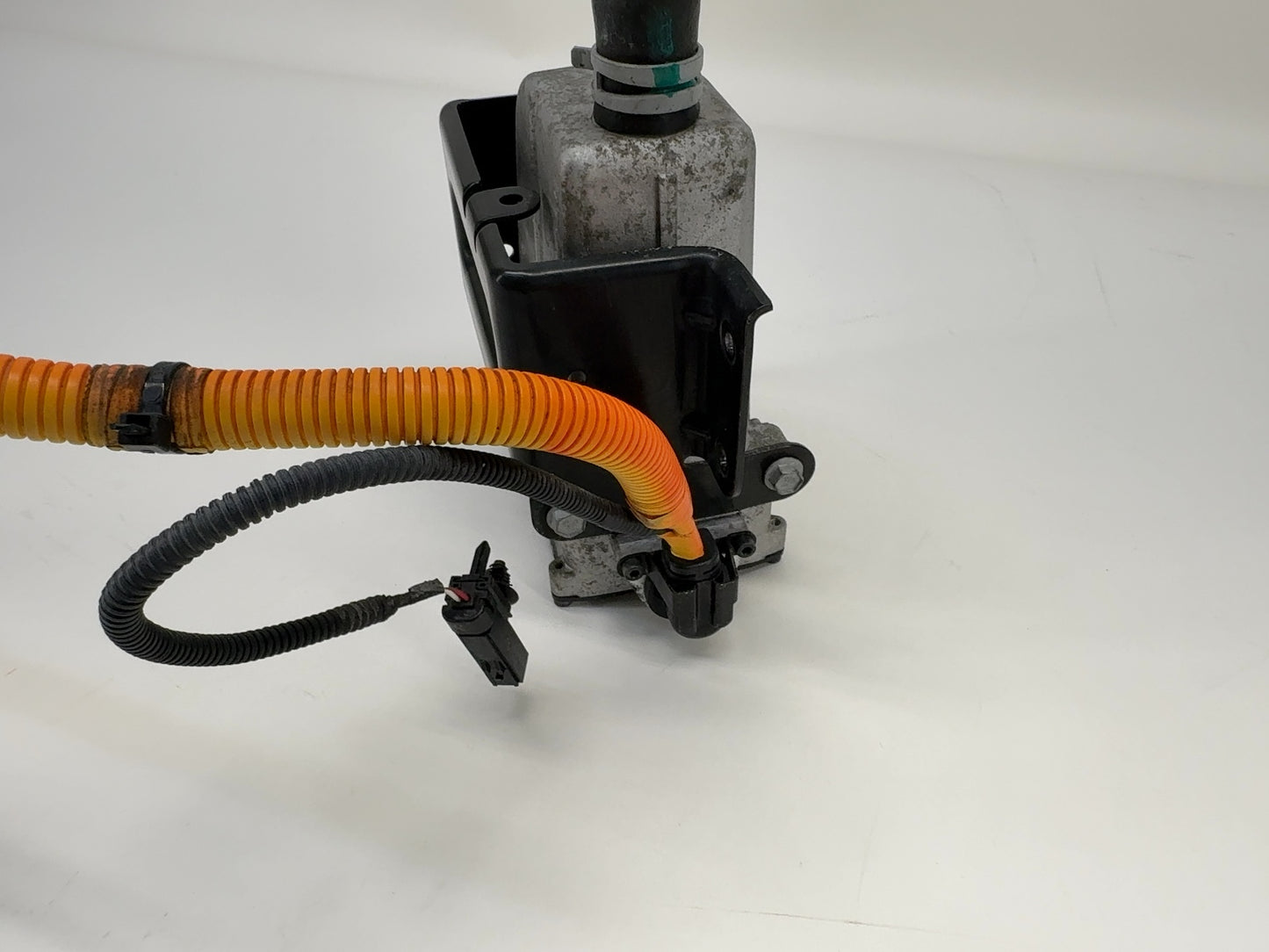 2014 Tesla Model S Battery Heater 1038901-00-D