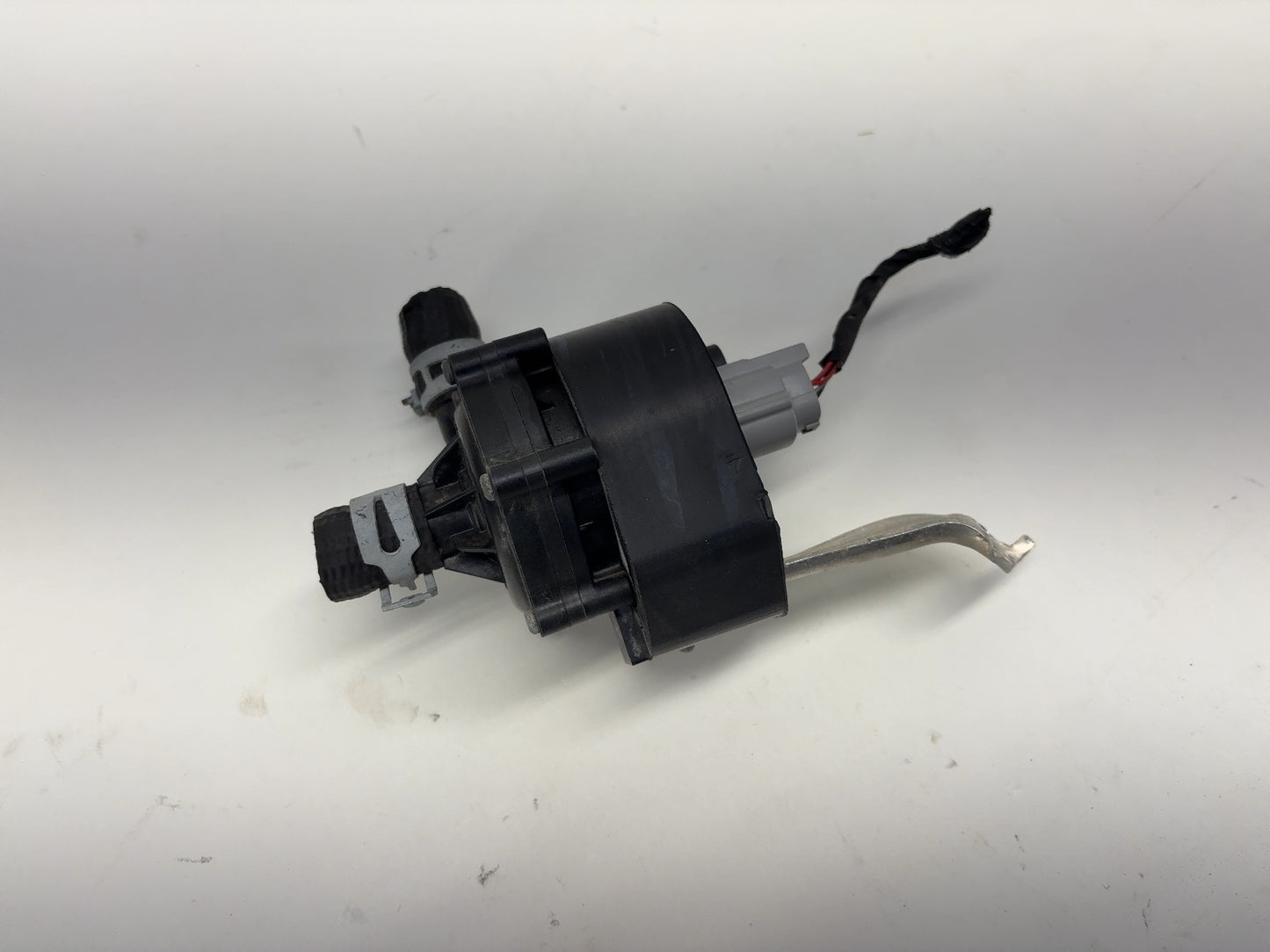 2017 Tesla Model X Coolant Pump 1037328-00-F