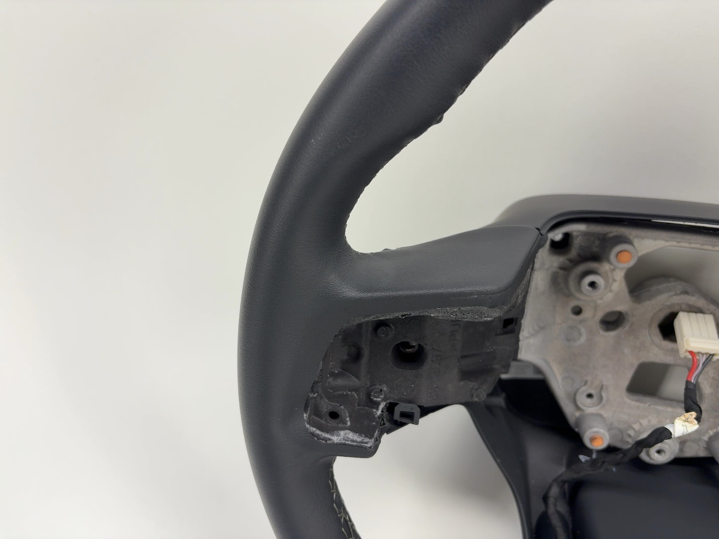2023 Rivian R1T Steering Wheel Without Trim And Buttons PT00000910-M
