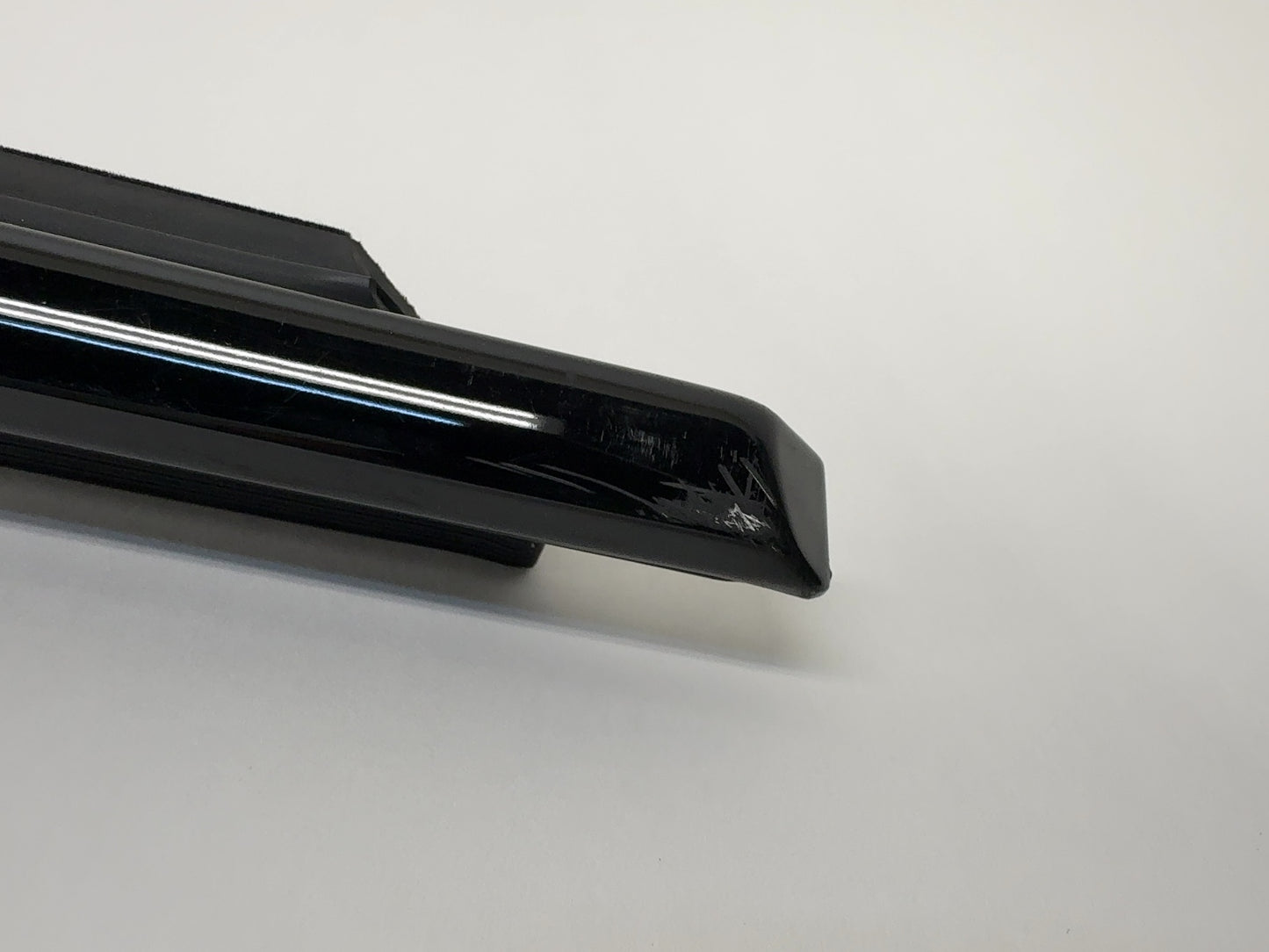 2023 Rivian R1S R1T Front Right Door Belt Molding U PT00041977-G