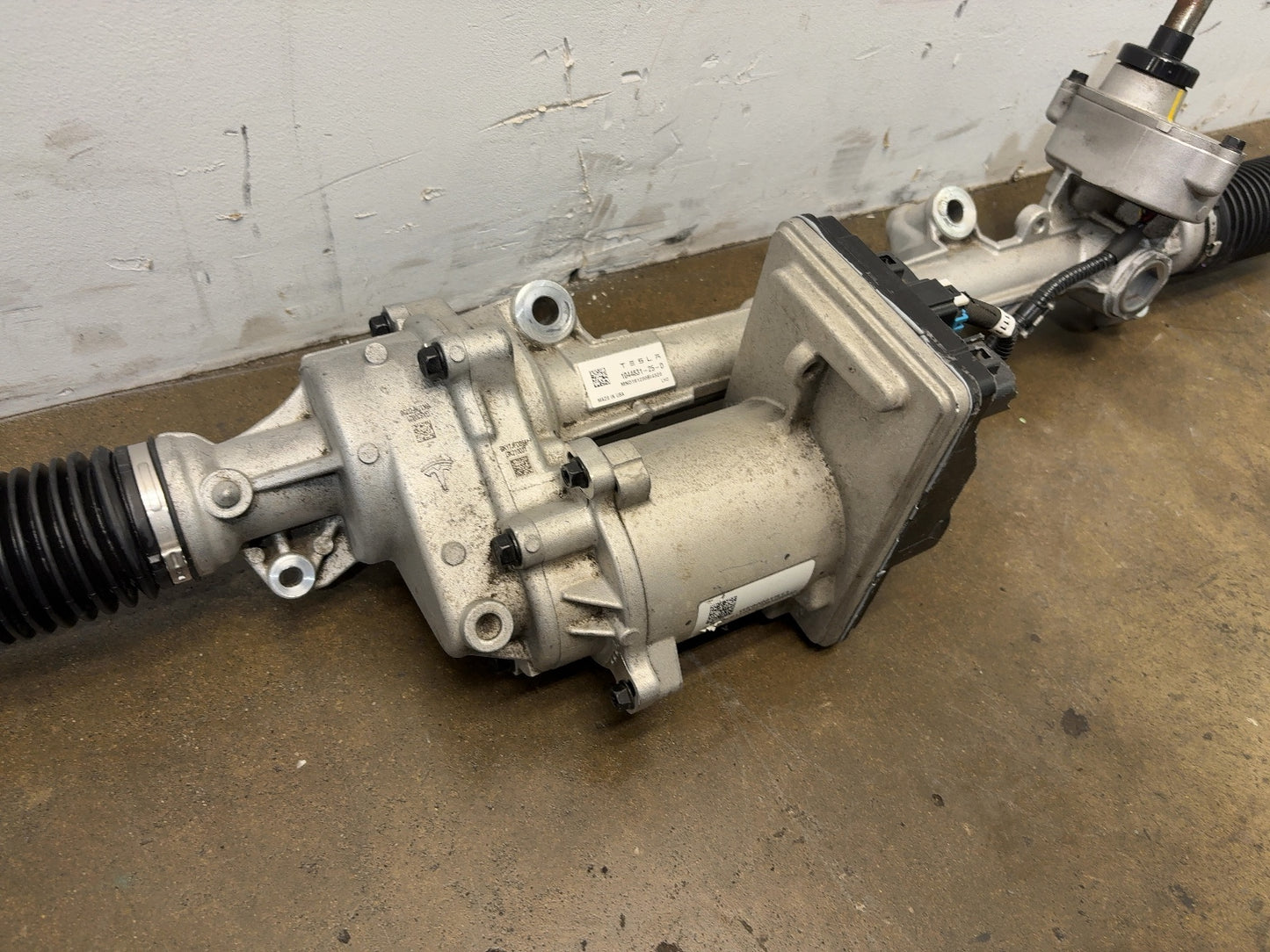 2018-2019 Tesla Model 3 Steering Rack Without Tie Rods 1044831-25-D