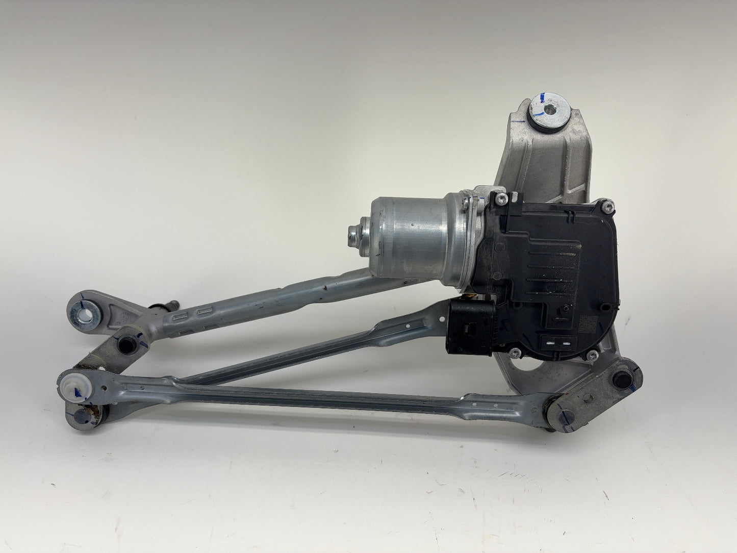 2026 Tesla Model Y Juniper Wiper Motor Assembly 1628222-10-C