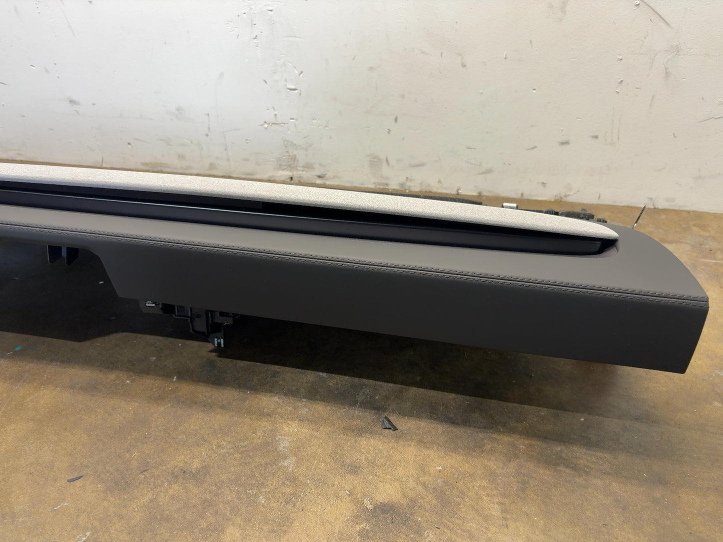 2026 Tesla Model Y Juniper Dash Panel With Airbag 1936000-70-G
