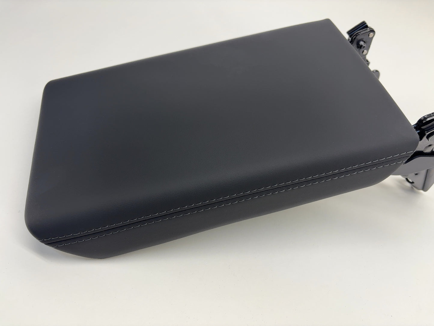 2026 Tesla Model Y Juniper Console Armrest 1878977-24-D