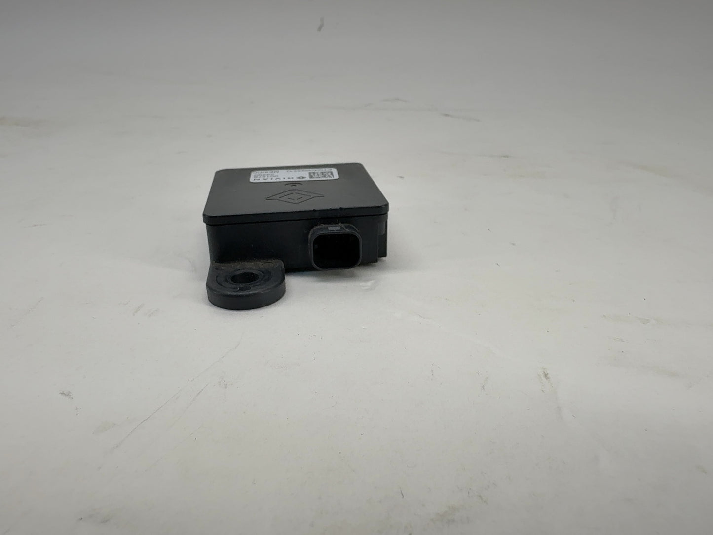 2023 Rivian R1S R1T Front Radio Antenna Amplifier PT00039253-G