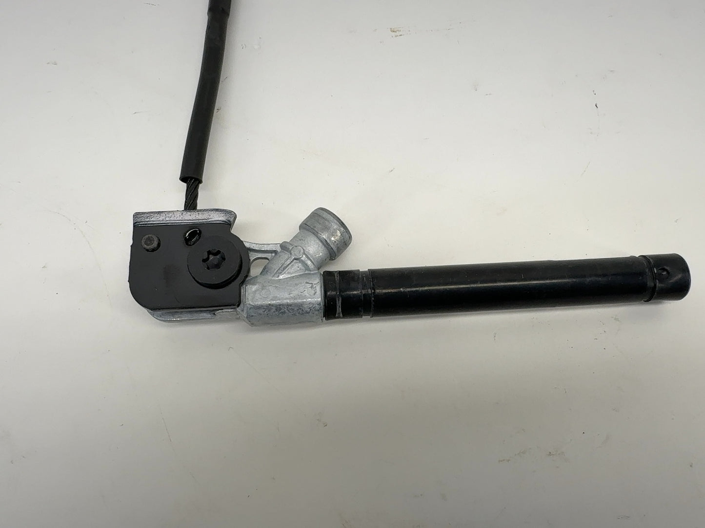 2025-2026 Tesla Model Y Juniper Front Right Pretensioner 1857606-N1-C