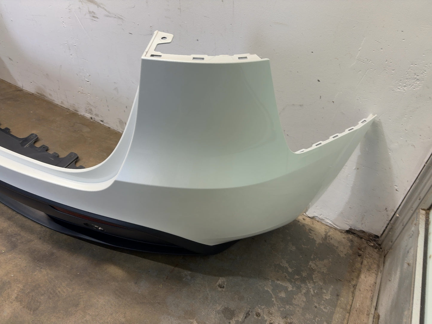 2023 Tesla Model Y Rear Bumper With Valance 1540120-01-E