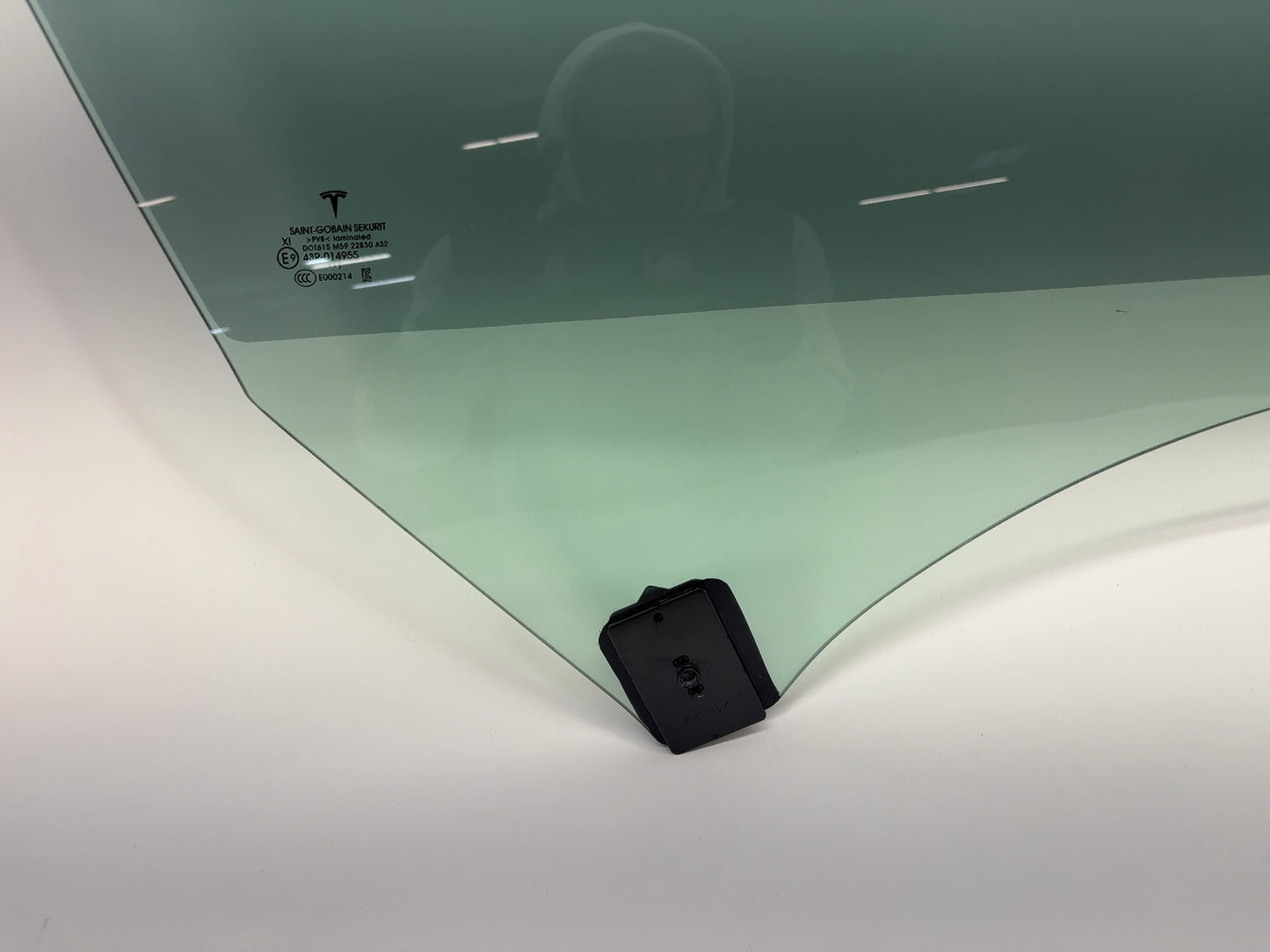 2021-2023 Tesla Model 3 Front Right Door Glass Laminated 1568569-00-C