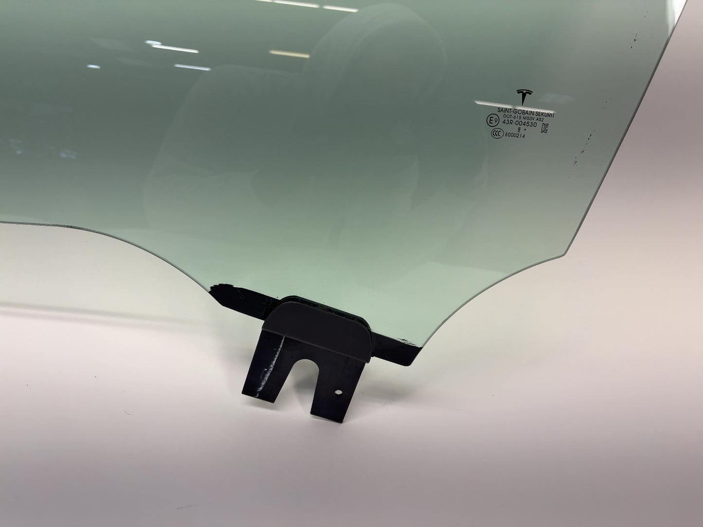 2018-2020 Tesla Model X Front Left Door Glass 1028822-00-J