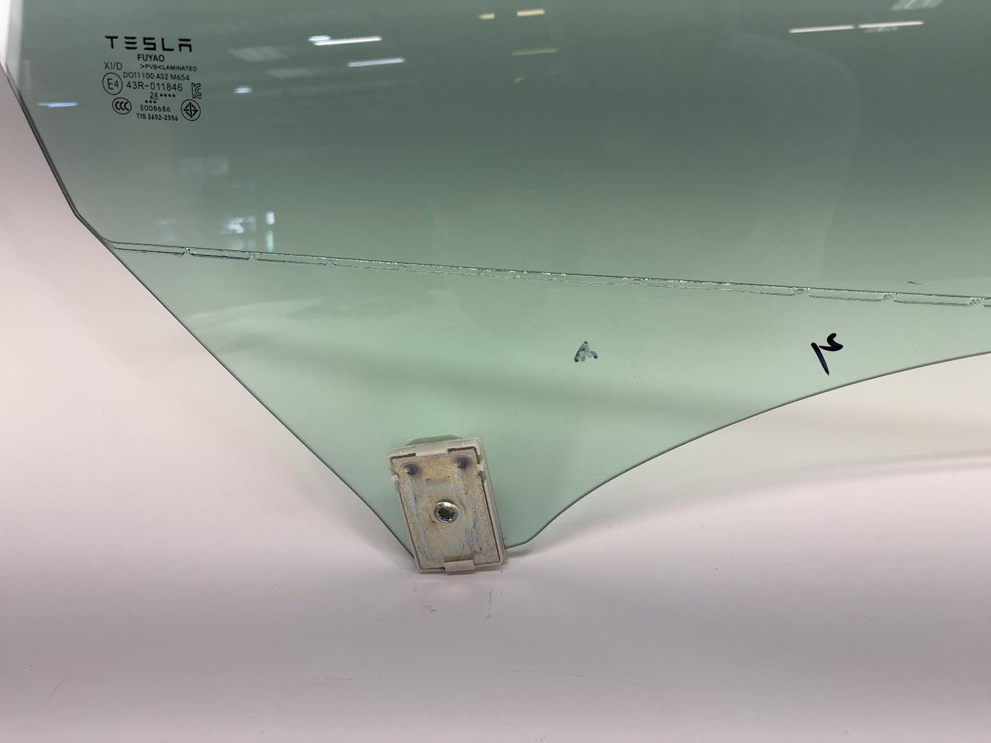 2024-2025 Tesla Model 3 Highland Front Right Door Glass Laminated 1773076-00-D