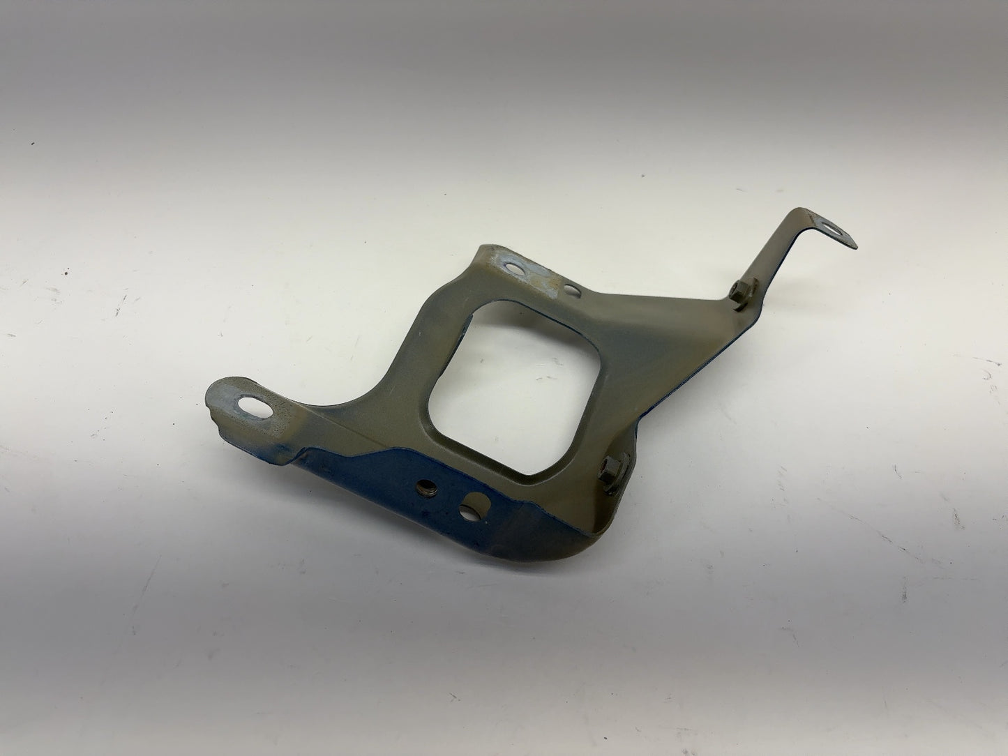 2018 Tesla Model 3 Right Fender Support Bracket 1086016-00-B