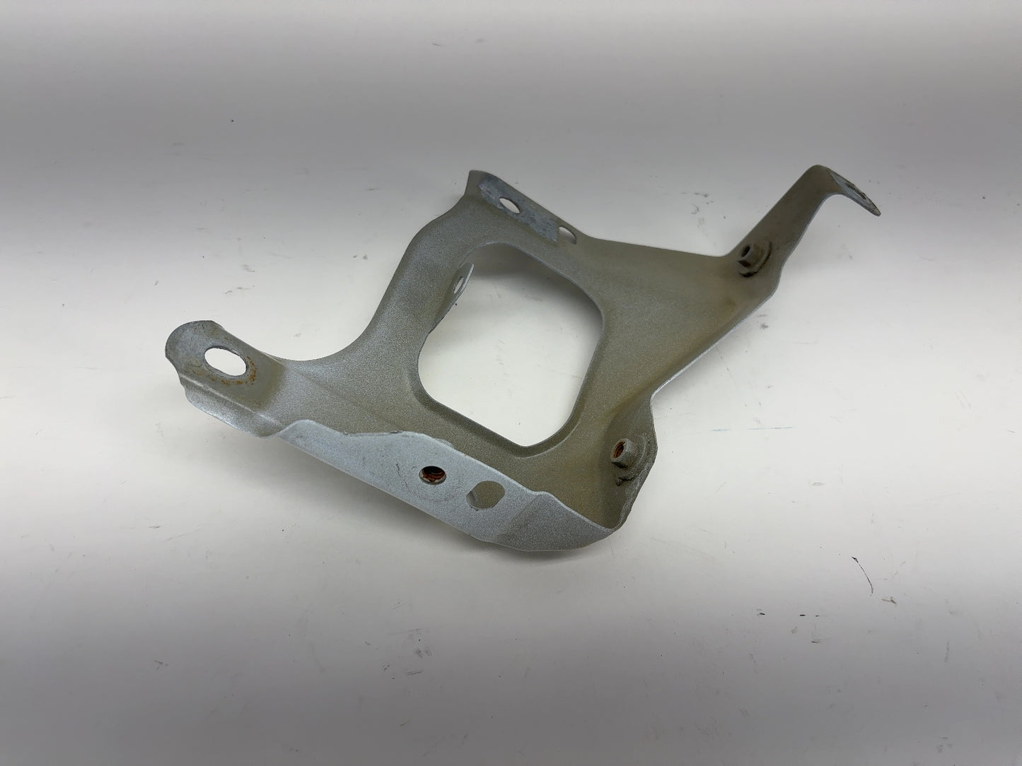 2018 Tesla Model 3 Right Fender Support Bracket 1086016-00-C