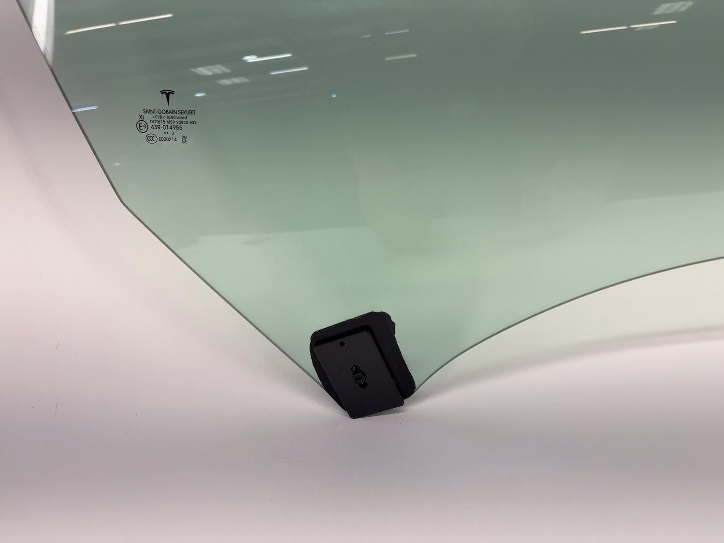 2021-2023 Tesla Model 3 Front Right Door Glass Laminated 1568569-00-C