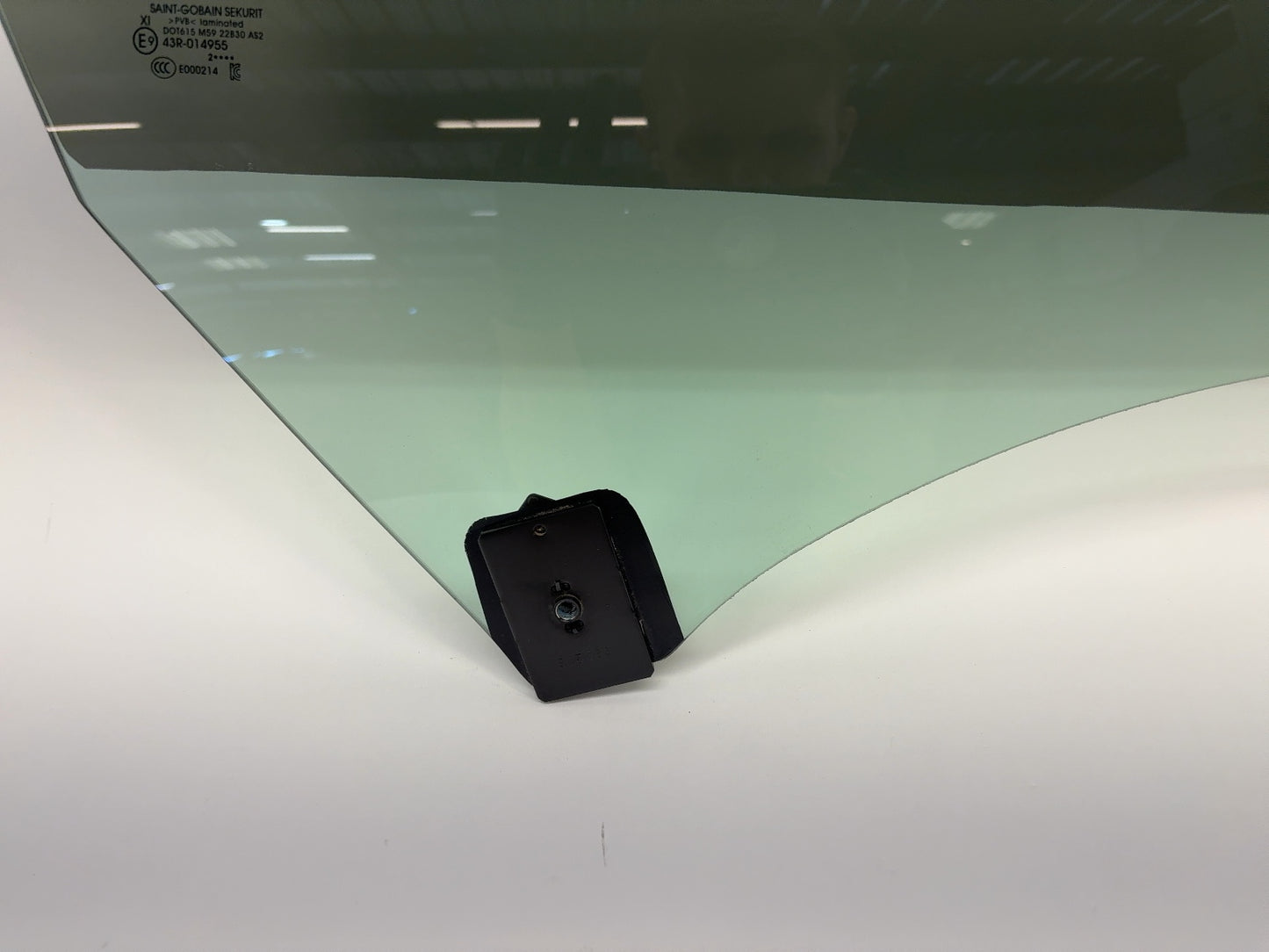 2021-2023 Tesla Model 3 Front Right Door Glass Laminated 1568569-00-C