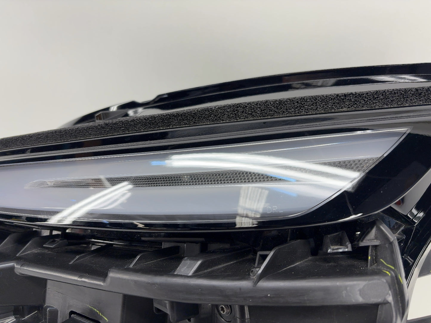 2025-2026 Tesla Model Y Juniper Headlamp Left 1918347-00-E