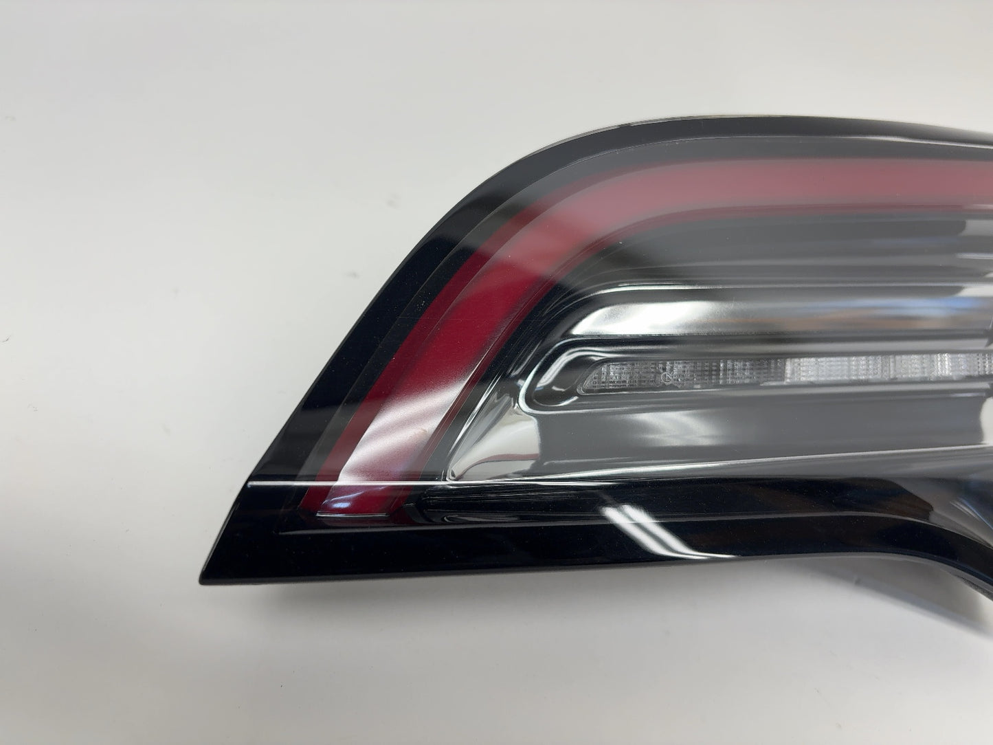 2021-2022 Tesla Model 3 Right Tail Lamp Trunk Mounted 1077402-00-G