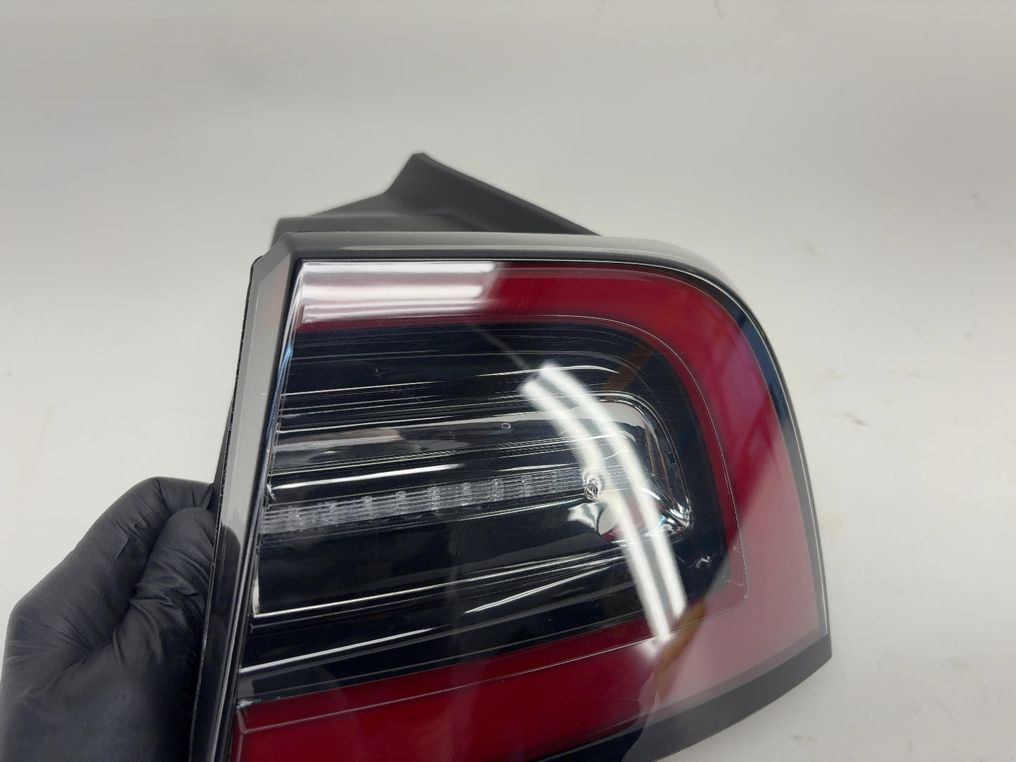 2021-2023 Tesla Model 3 Right Tail Lamp Quarter Mounted 1077398-00-H